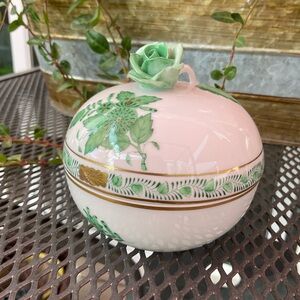 Herend Hungary 6152/AV Hand Painted Covered Bowl Green Rose Finial Apponyi